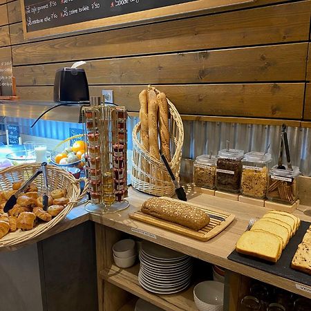 Logis Cris Hotel Et Restaurant, Lyon Sud-Est Corbas Dış mekan fotoğraf