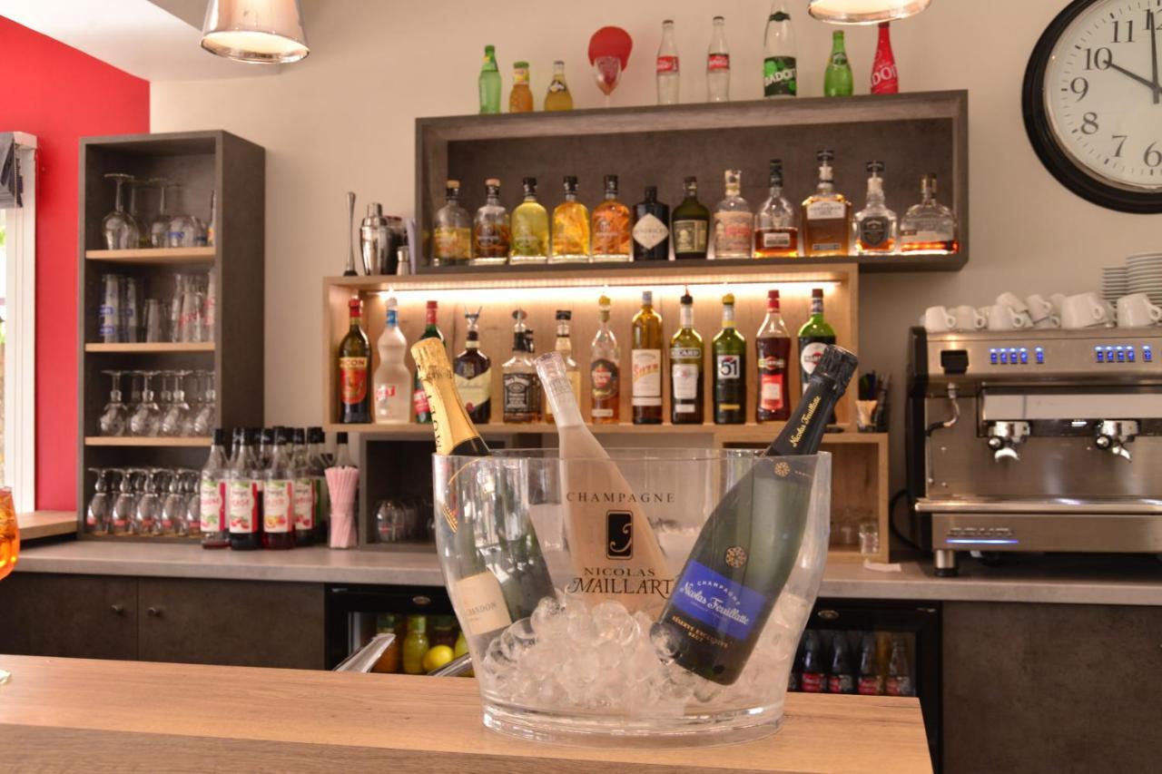 Logis Cris Hotel Et Restaurant, Lyon Sud-Est Corbas Dış mekan fotoğraf