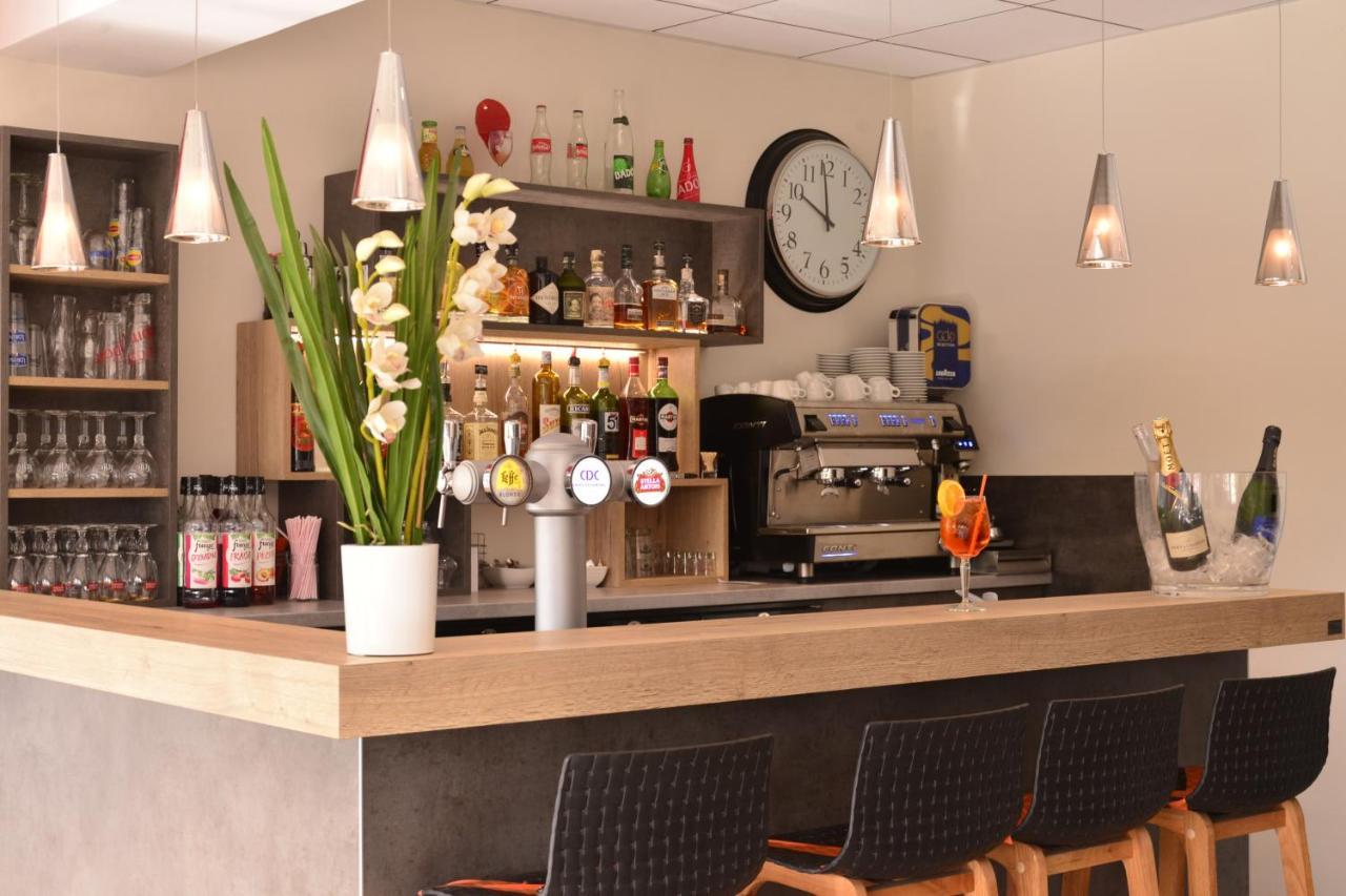 Logis Cris Hotel Et Restaurant, Lyon Sud-Est Corbas Dış mekan fotoğraf