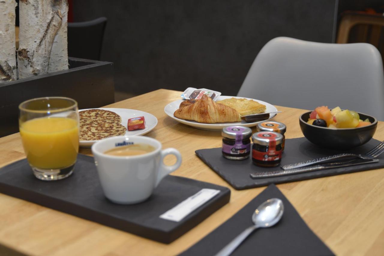 Logis Cris Hotel Et Restaurant, Lyon Sud-Est Corbas Dış mekan fotoğraf