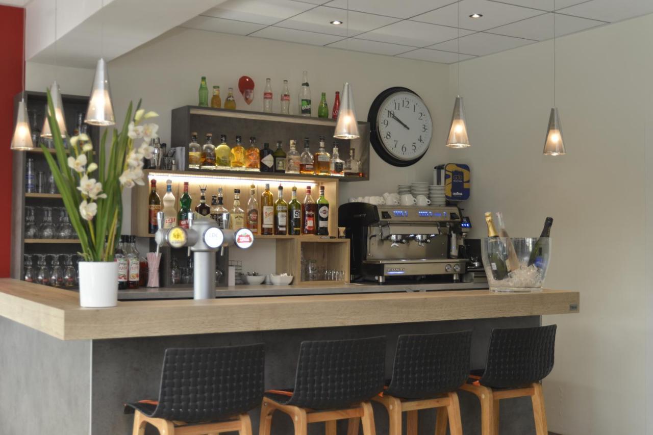 Logis Cris Hotel Et Restaurant, Lyon Sud-Est Corbas Dış mekan fotoğraf
