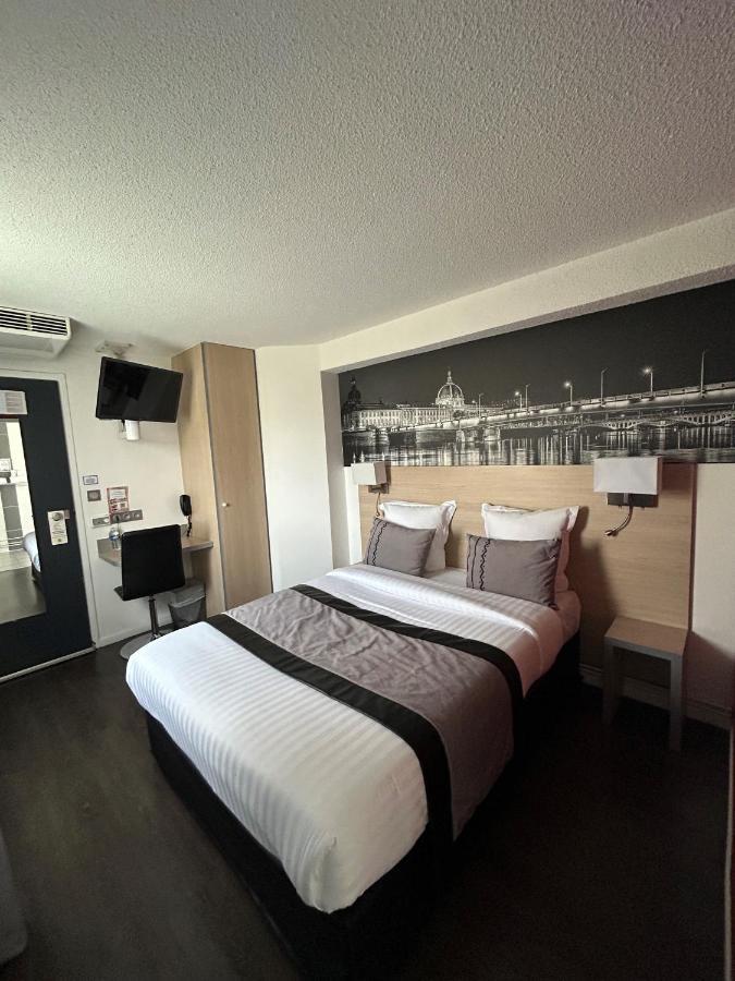 Logis Cris Hotel Et Restaurant, Lyon Sud-Est Corbas Dış mekan fotoğraf