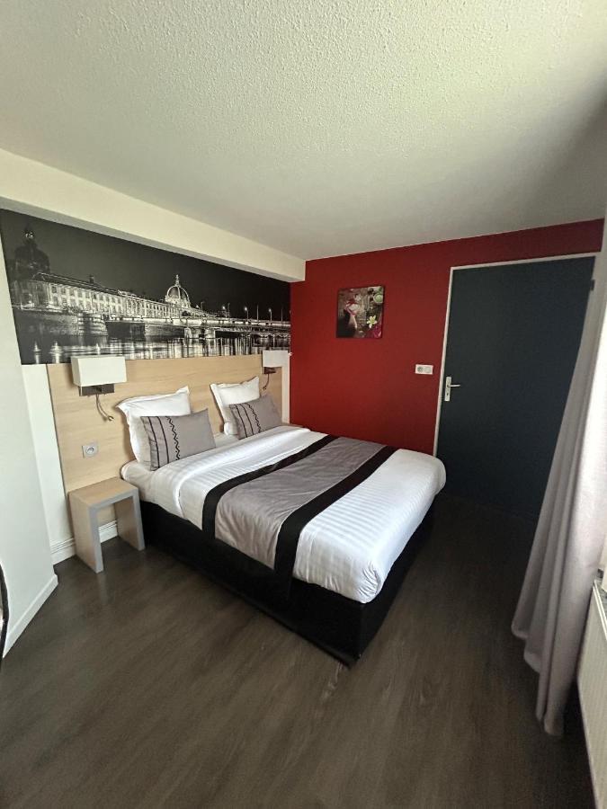 Logis Cris Hotel Et Restaurant, Lyon Sud-Est Corbas Dış mekan fotoğraf