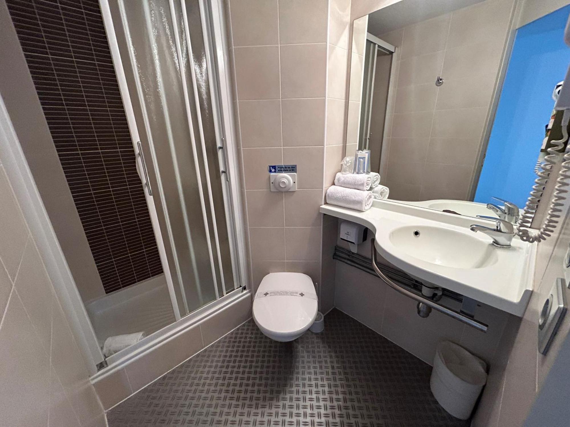 Logis Cris Hotel Et Restaurant, Lyon Sud-Est Corbas Dış mekan fotoğraf