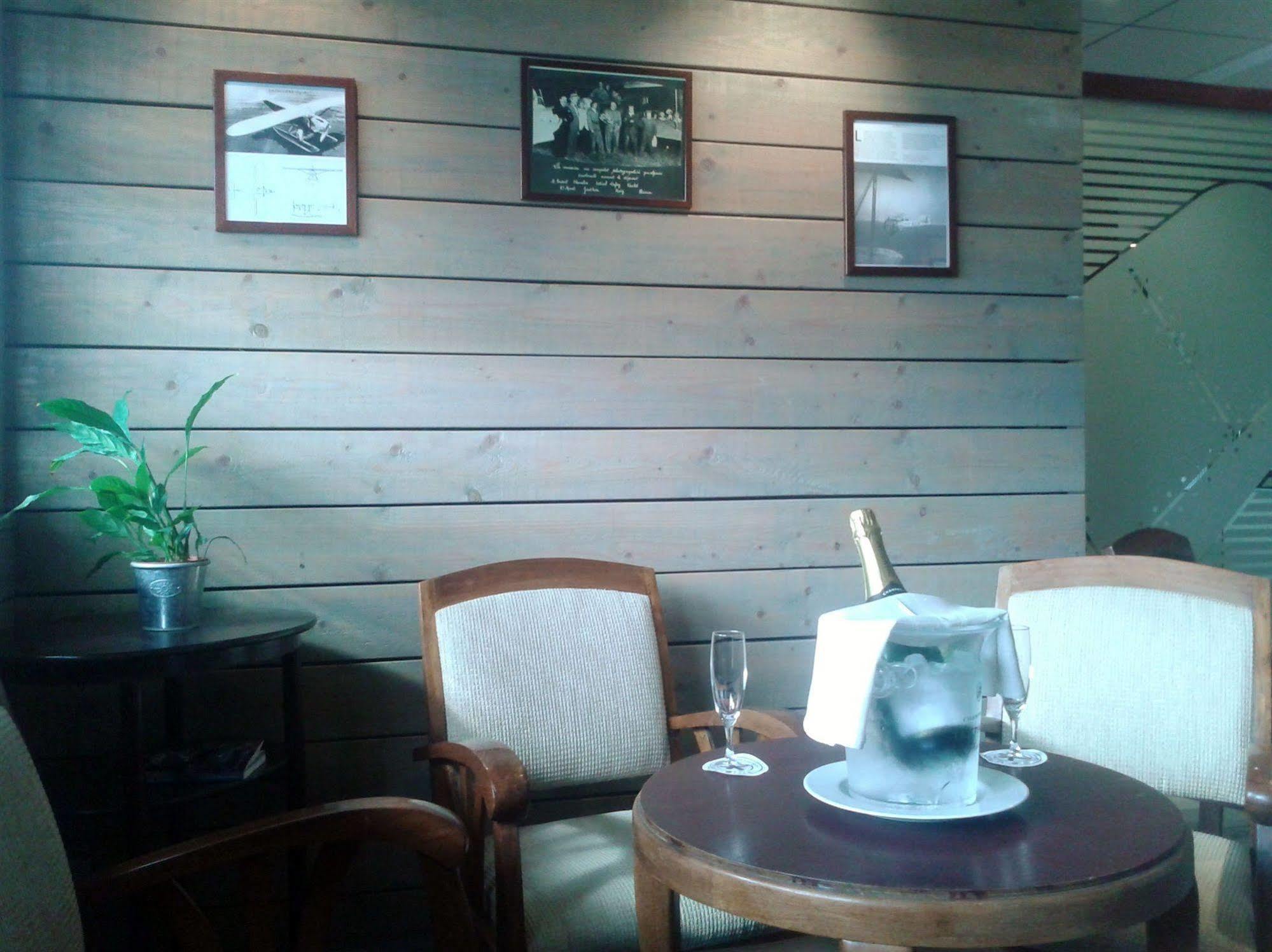 Logis Cris Hotel Et Restaurant, Lyon Sud-Est Corbas Dış mekan fotoğraf
