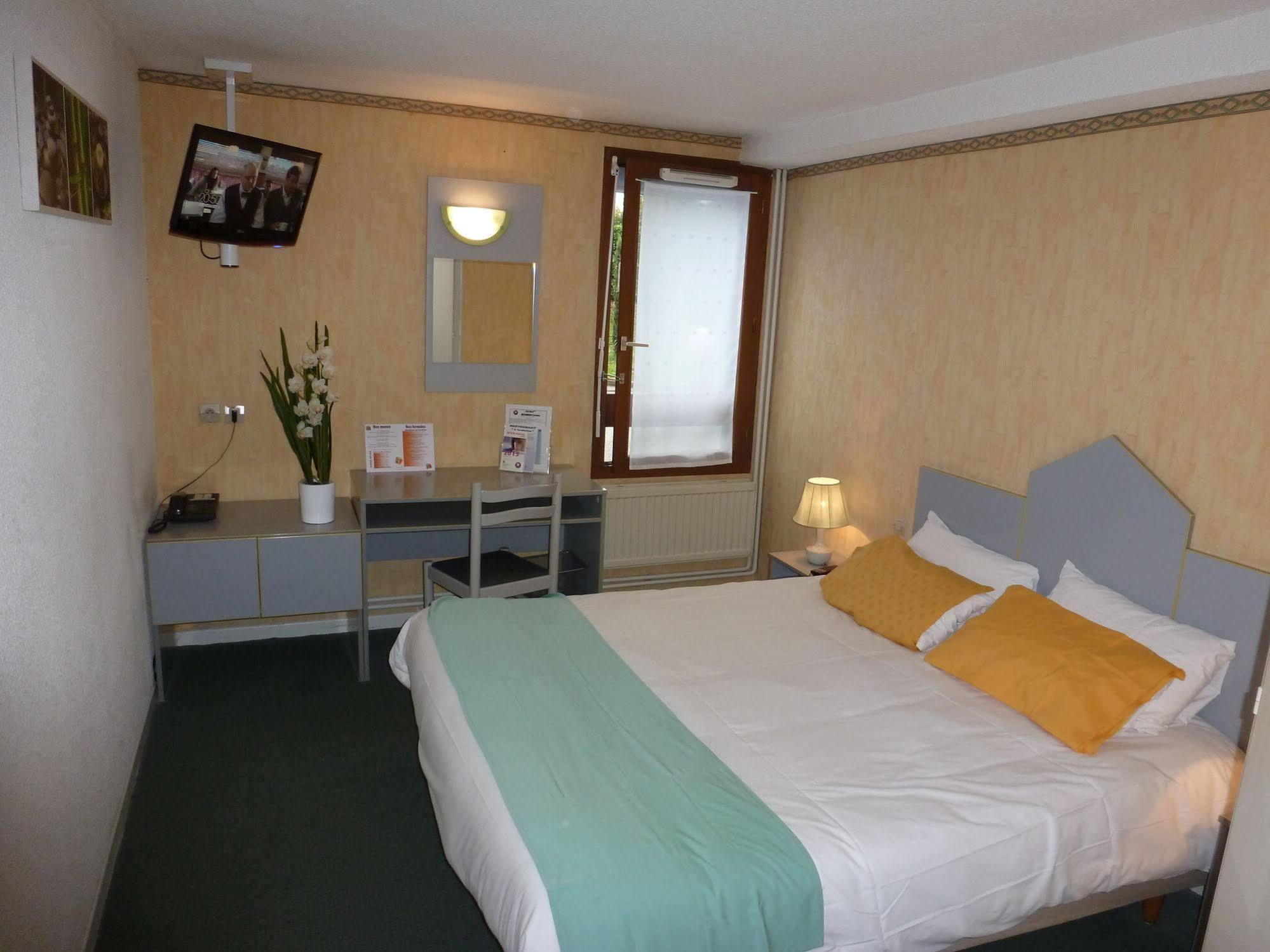 Logis Cris Hotel Et Restaurant, Lyon Sud-Est Corbas Dış mekan fotoğraf